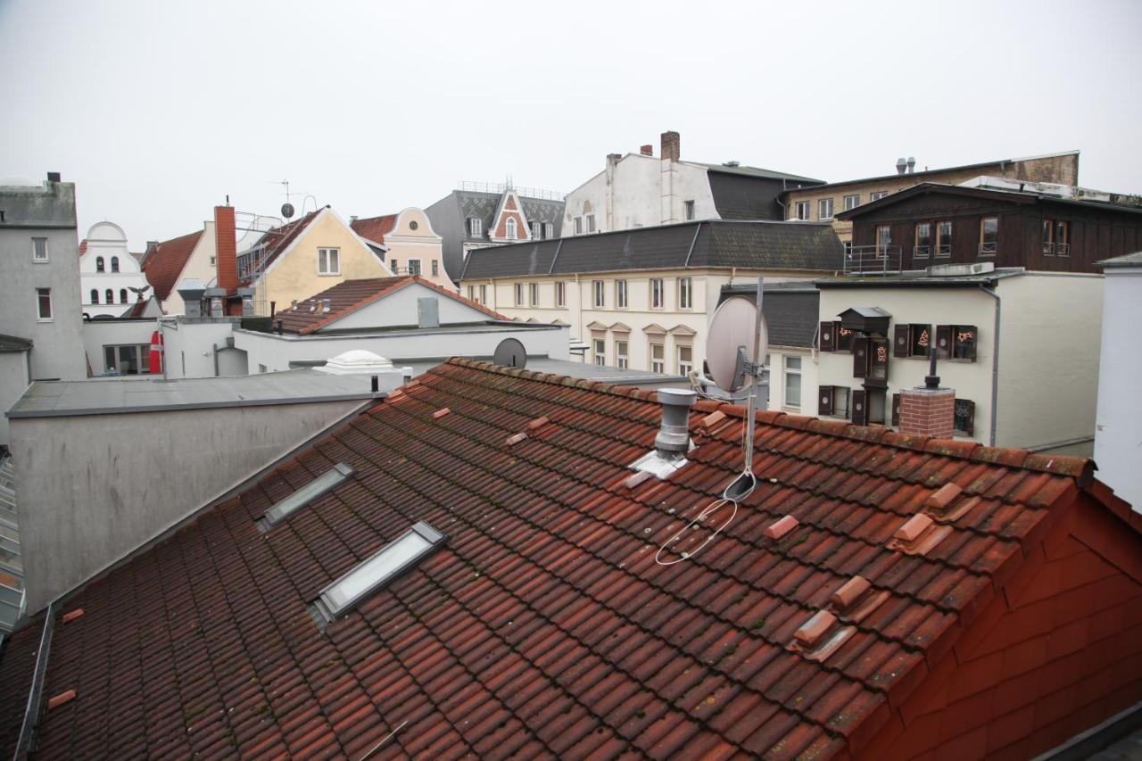 Wunderschoene Dachgeschoss - Maisonette Rostock Zewnętrze zdjęcie